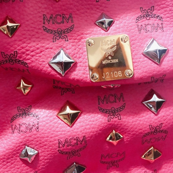 MCM limited Stark Stud Backpack gold silver red - Picture 3 of 7